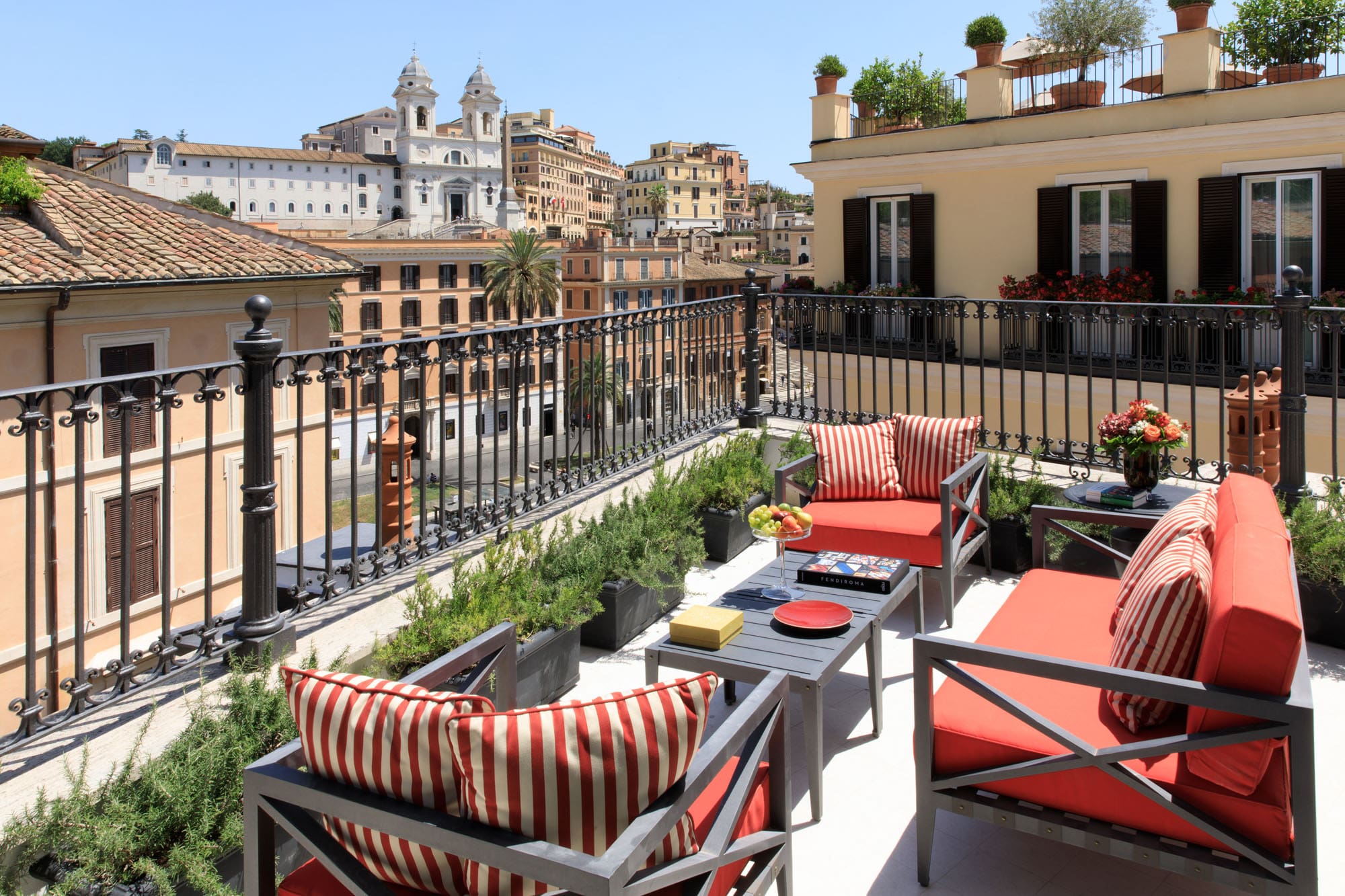 Beautiful private luxurious apartment above Spanish Steps
