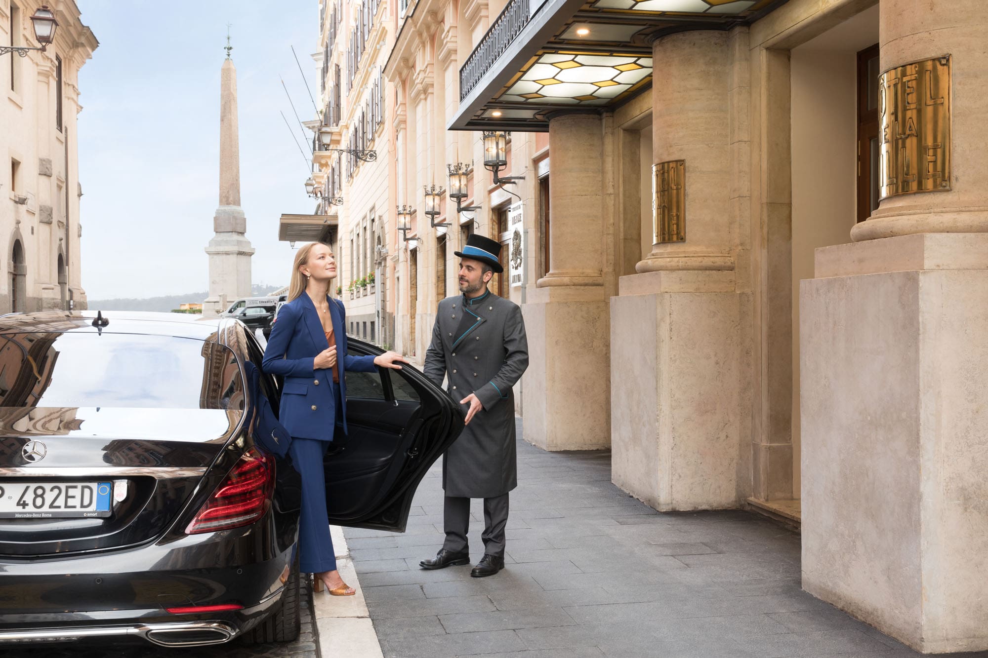 Arrival at Hotel de la Ville in Rome with transfer