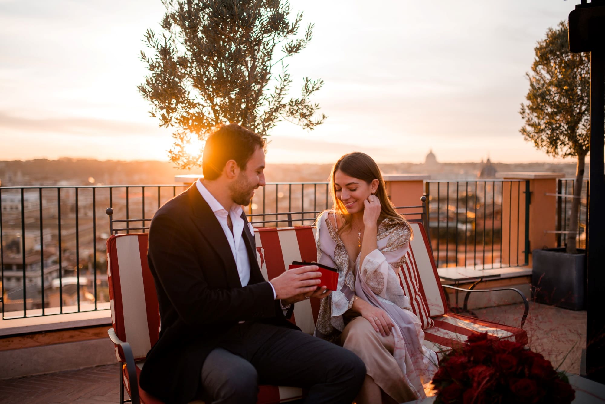Romantic proposal at Hotel de la ville in Rome